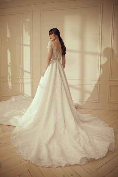 立體蕾絲 A-Line 禮服 ｜台北法國巴黎婚紗｜拖尾與光影層次