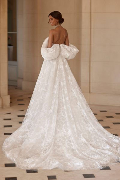 蕾絲公主袖 A-Line 禮服 ｜台北法國巴黎婚紗｜蕾絲裙面光澤展示