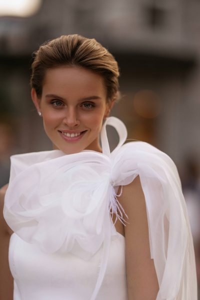 極簡短版 白紗 |台北法國巴黎婚紗|單肩絲霧布料層次